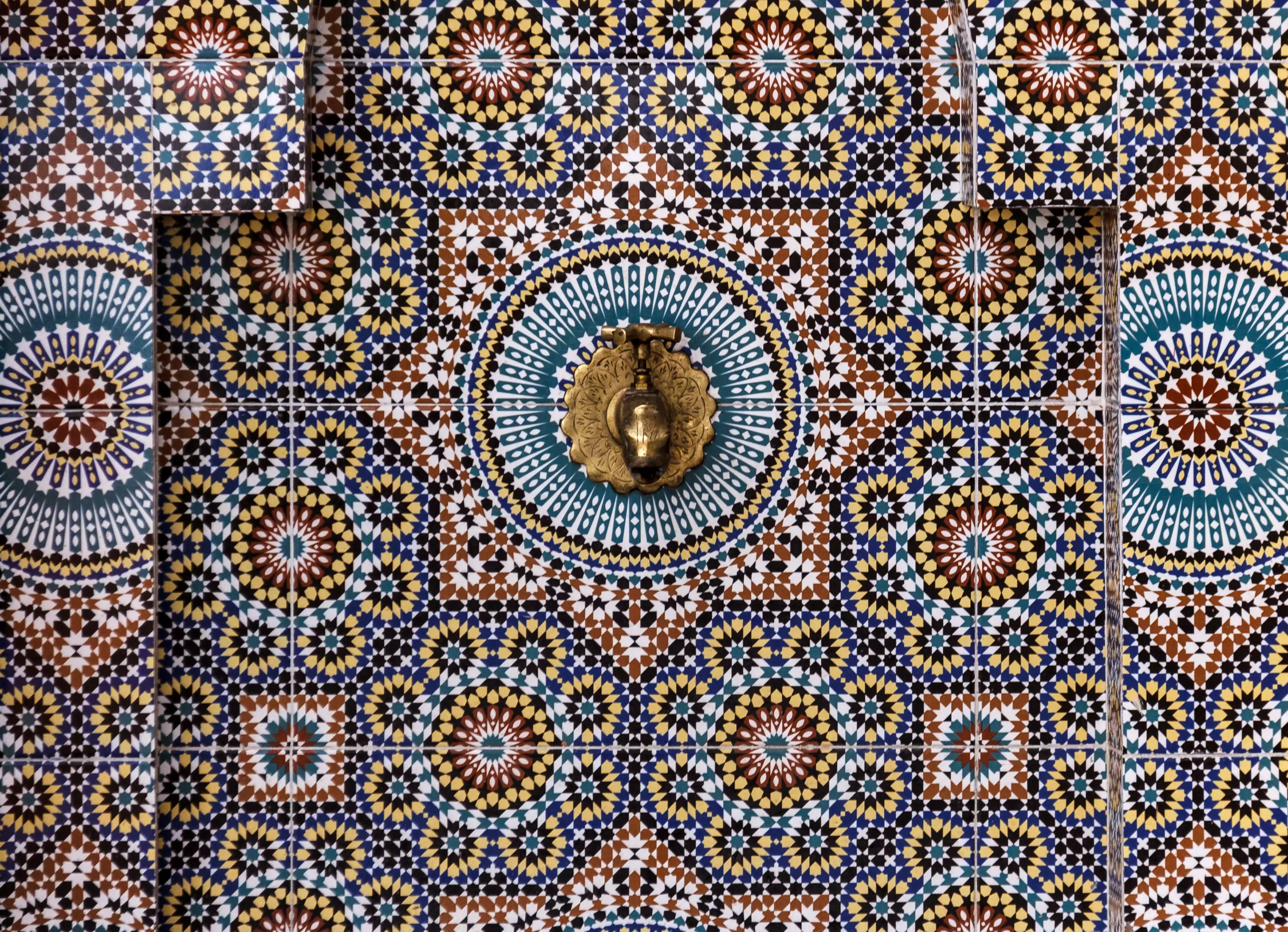 Descubrir la rica historia del Zellij en Marruecos: Un arte intemporal
