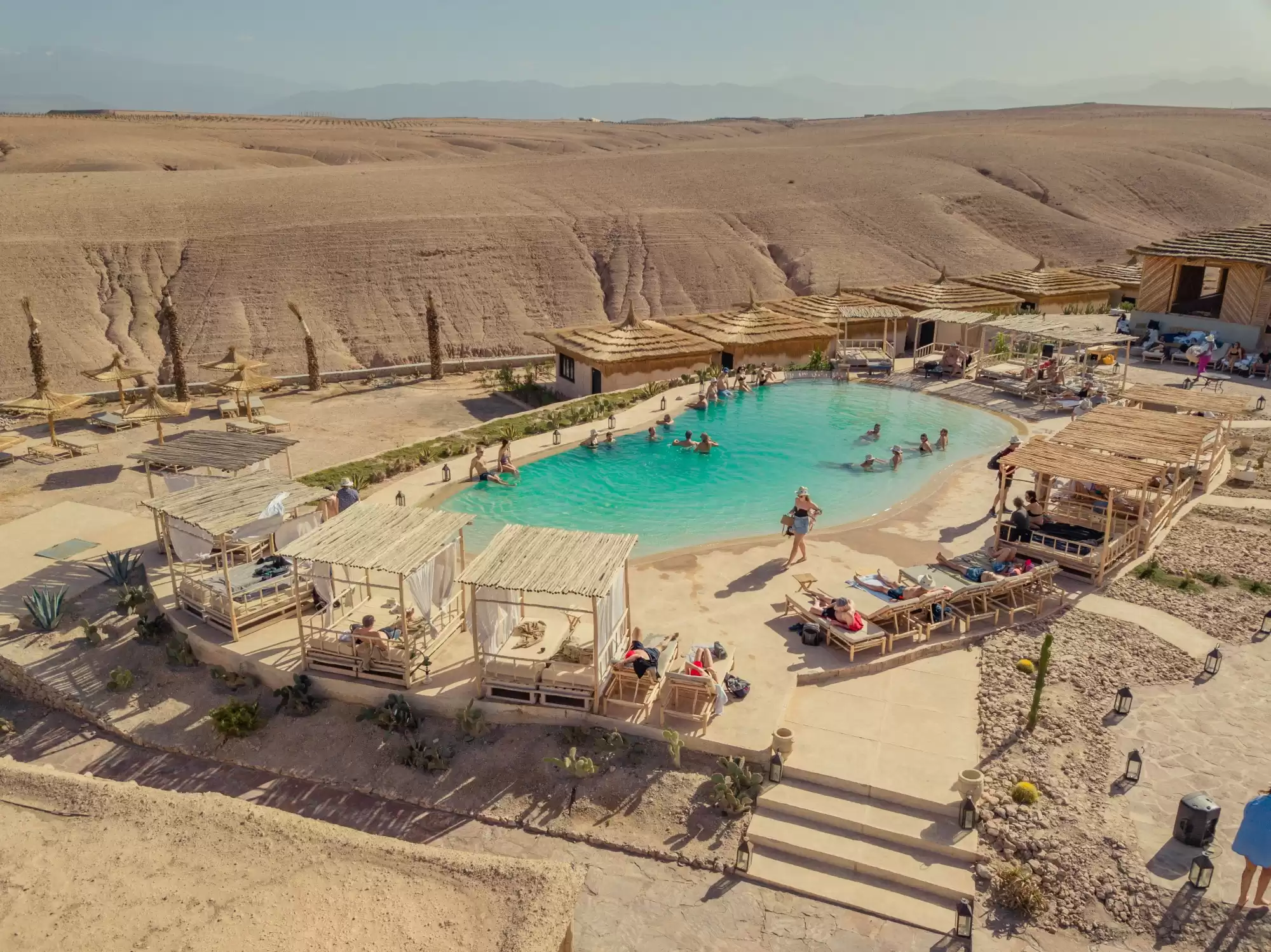 Giornata in piscina e pranzo/cena nel deserto di Agafay: Un'oasi tra le dune